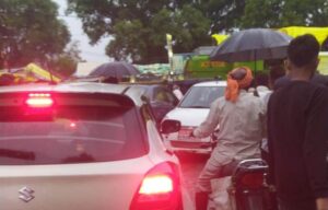 जाम से राहगीर परेशान